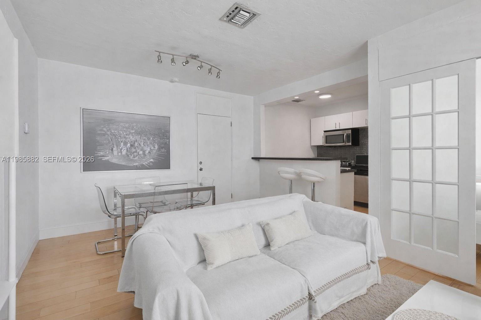 1001 7th St #202 Miami Beach, FL 33139