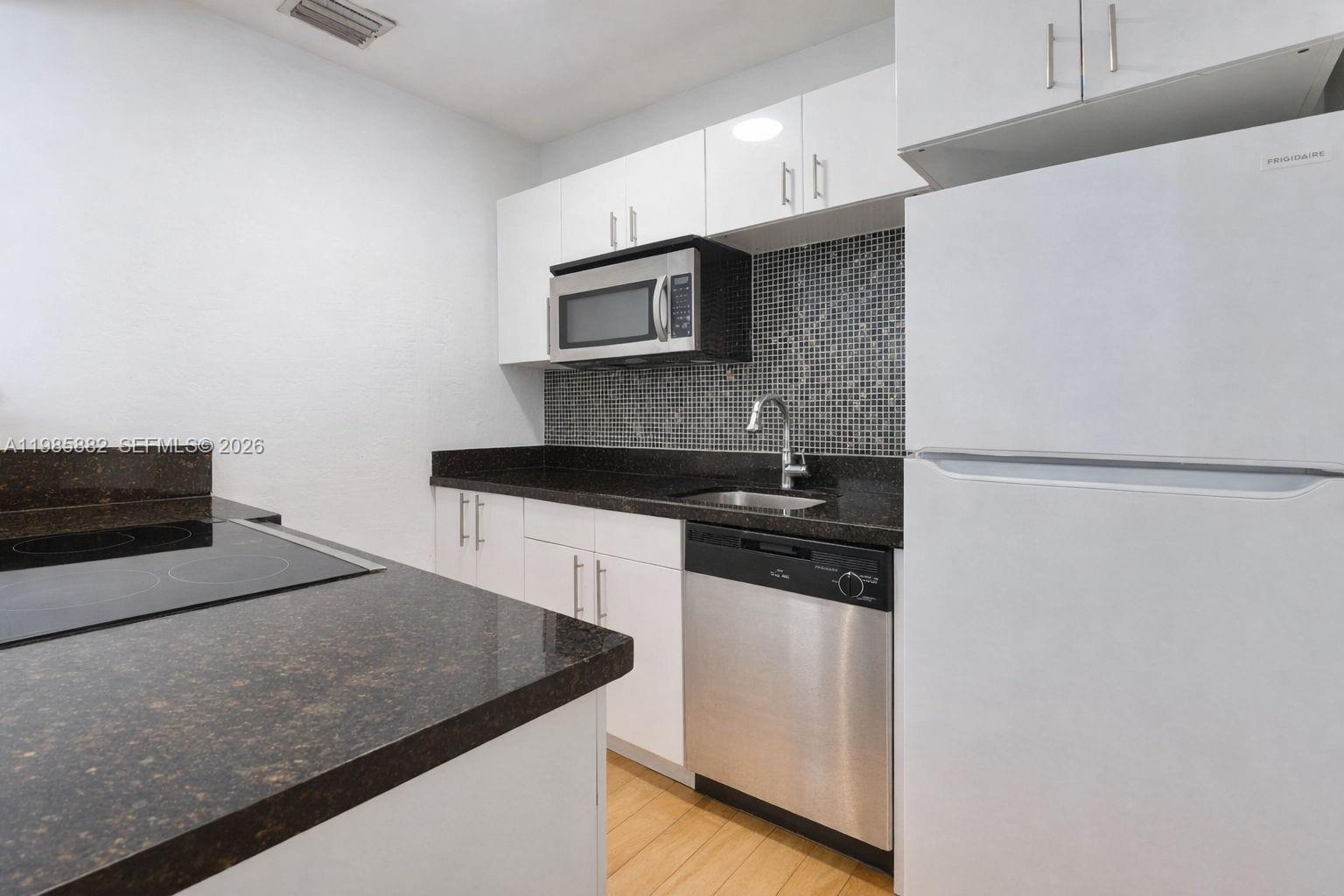 1001 7th St #202 Miami Beach, FL 33139