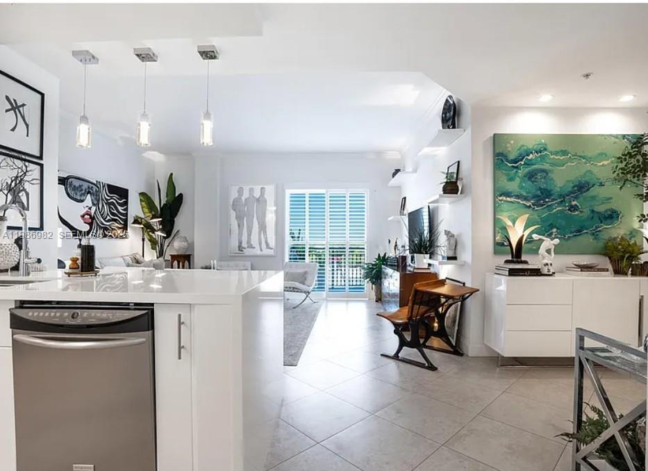 2625 NE 14th Ave #406 Wilton Manors, FL 33334