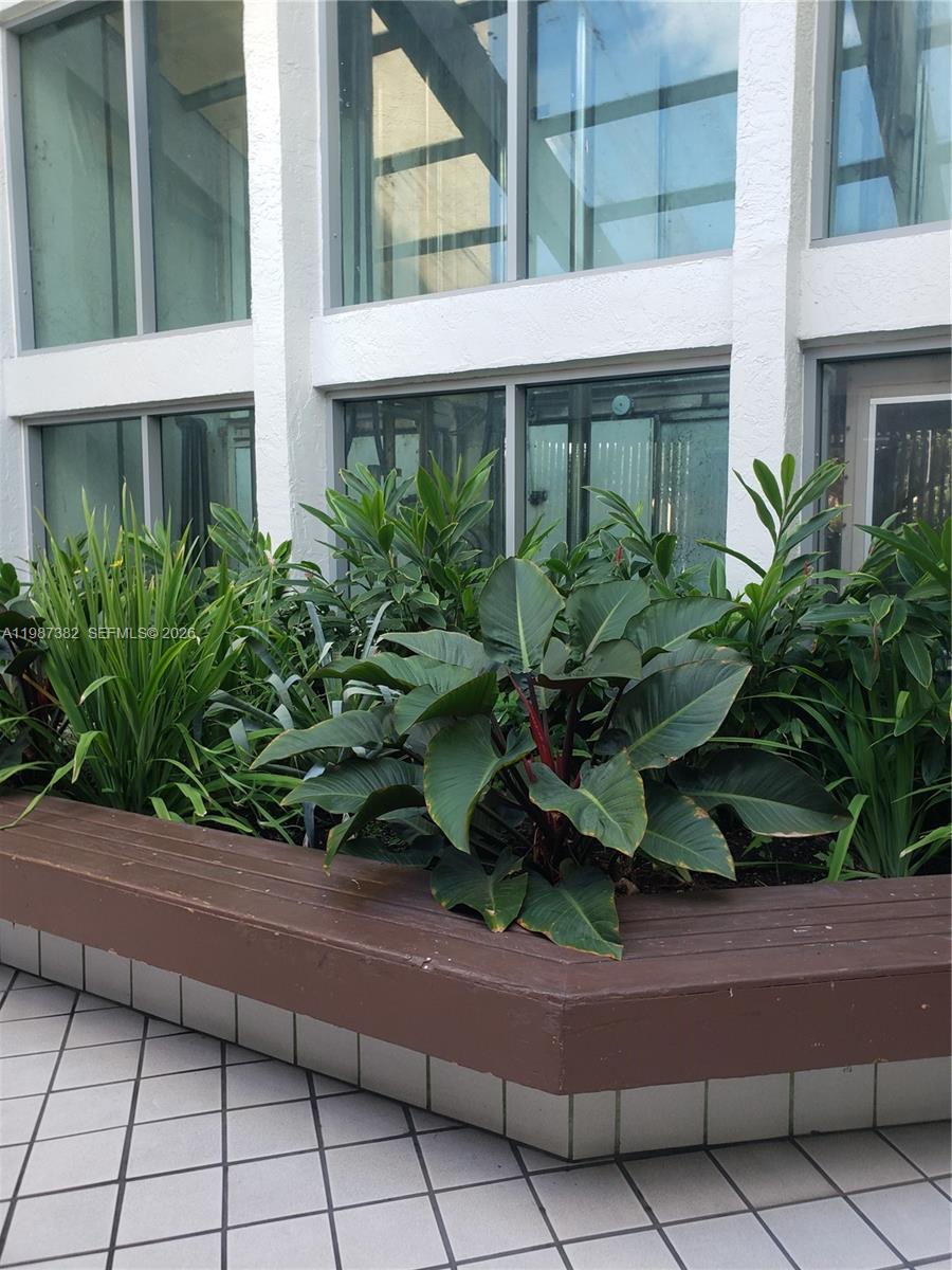 11800 SW 18th St #327-4 Miami, FL 33175