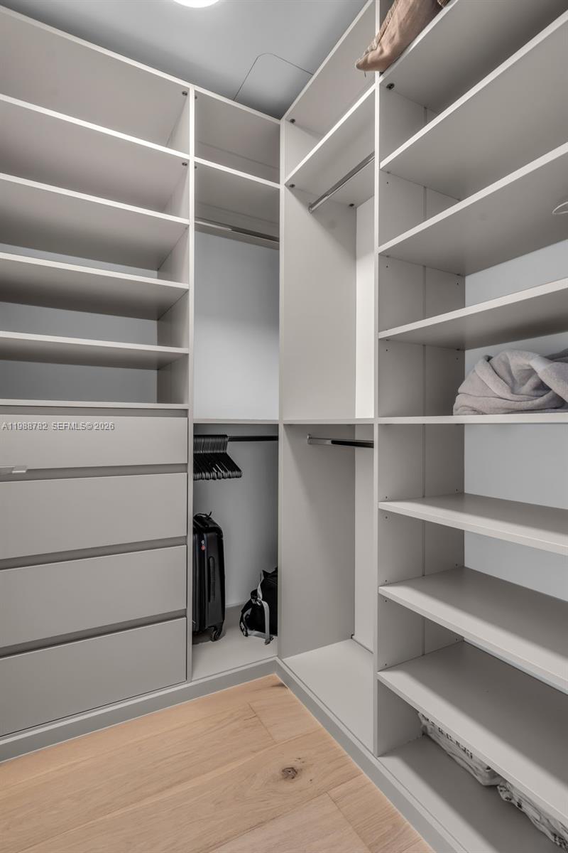 image Aston Martin Residences24