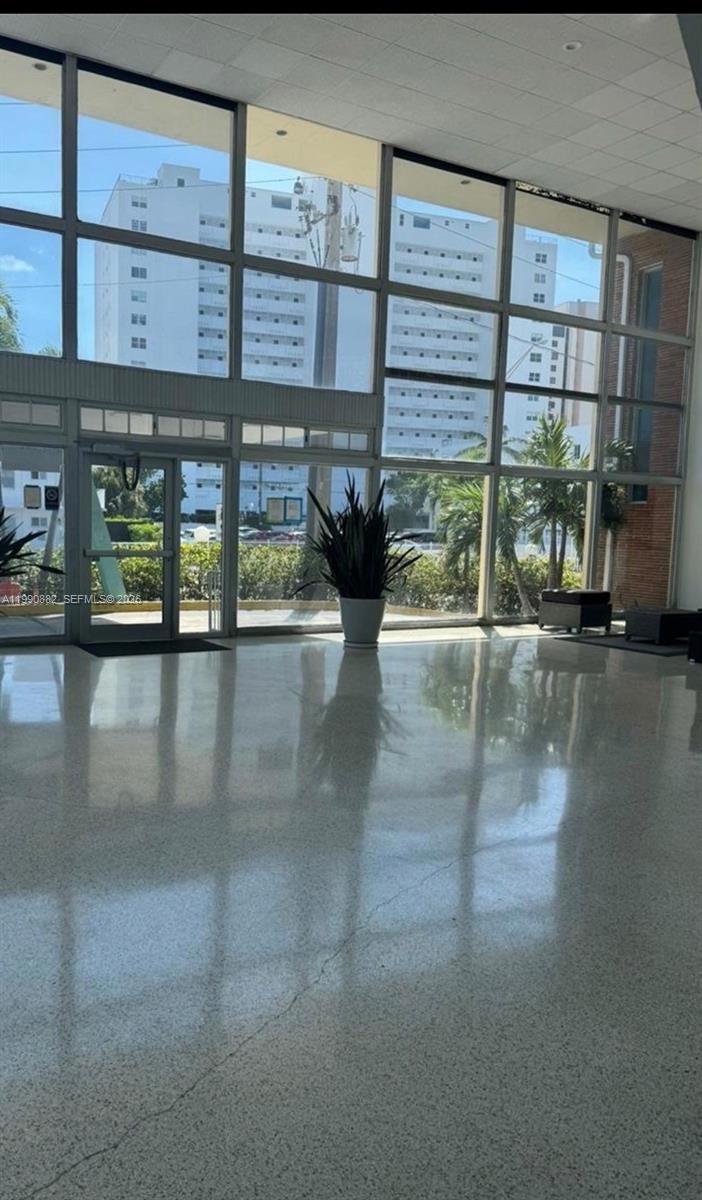 6484 Indian Crk Dr #107