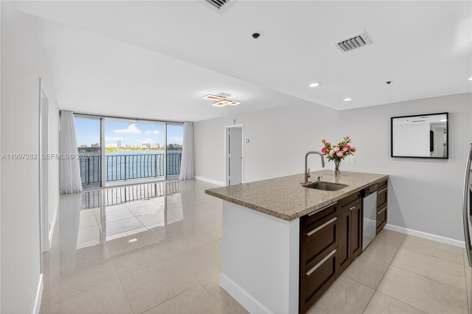 7601 E Treasure Dr #1119