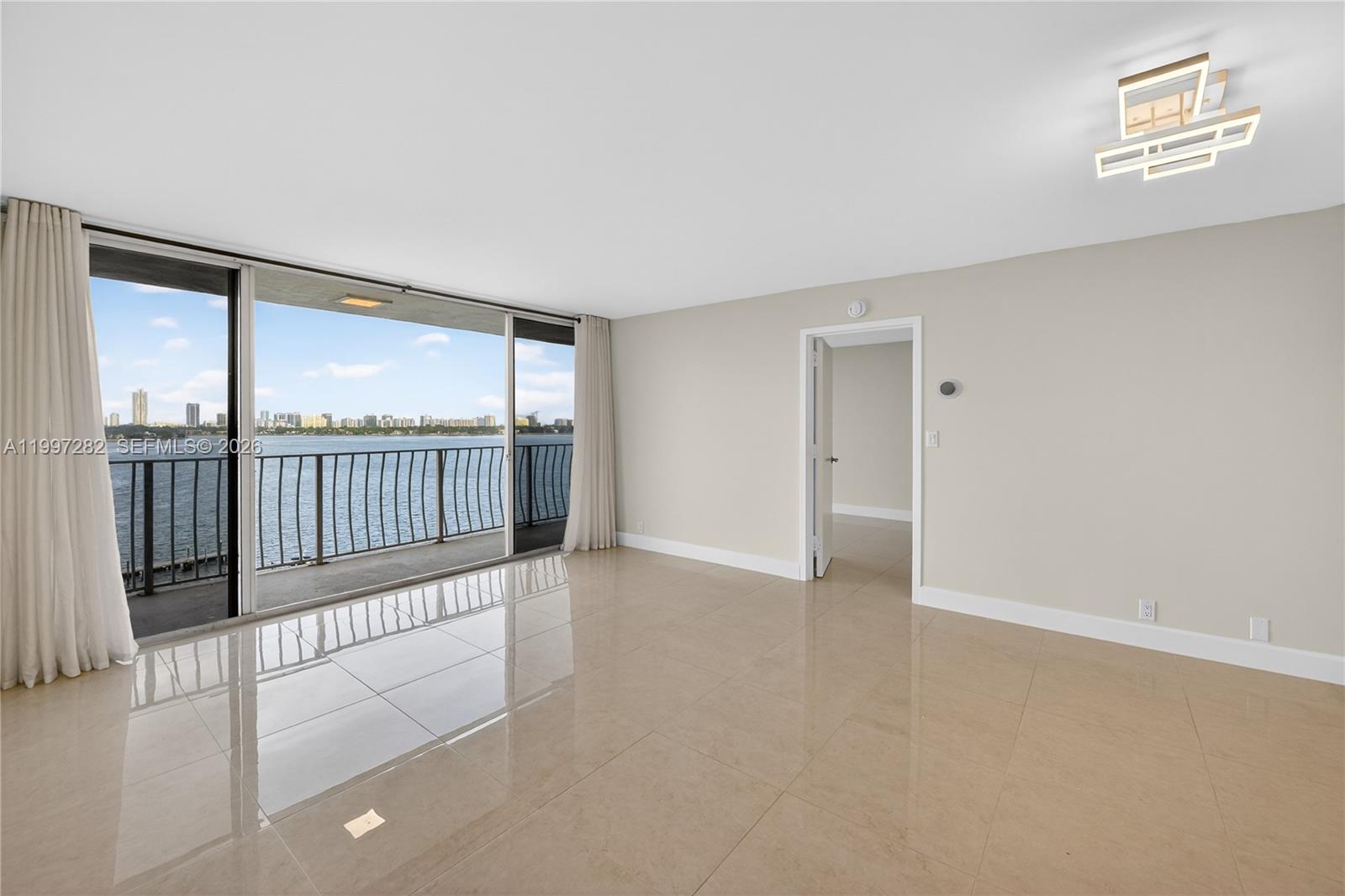 7601 E Treasure Dr #1119 North Bay Village, FL 33141