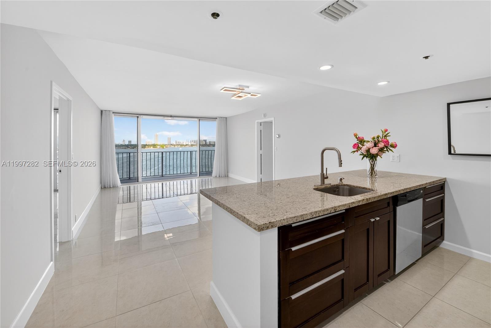 7601 E Treasure Dr #1119 North Bay Village, FL 33141
