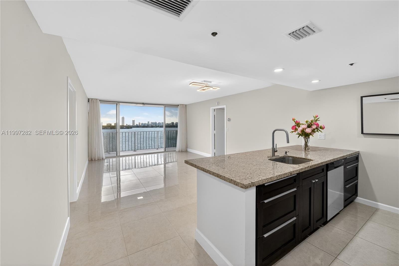 7601 E Treasure Dr #1119 North Bay Village, FL 33141