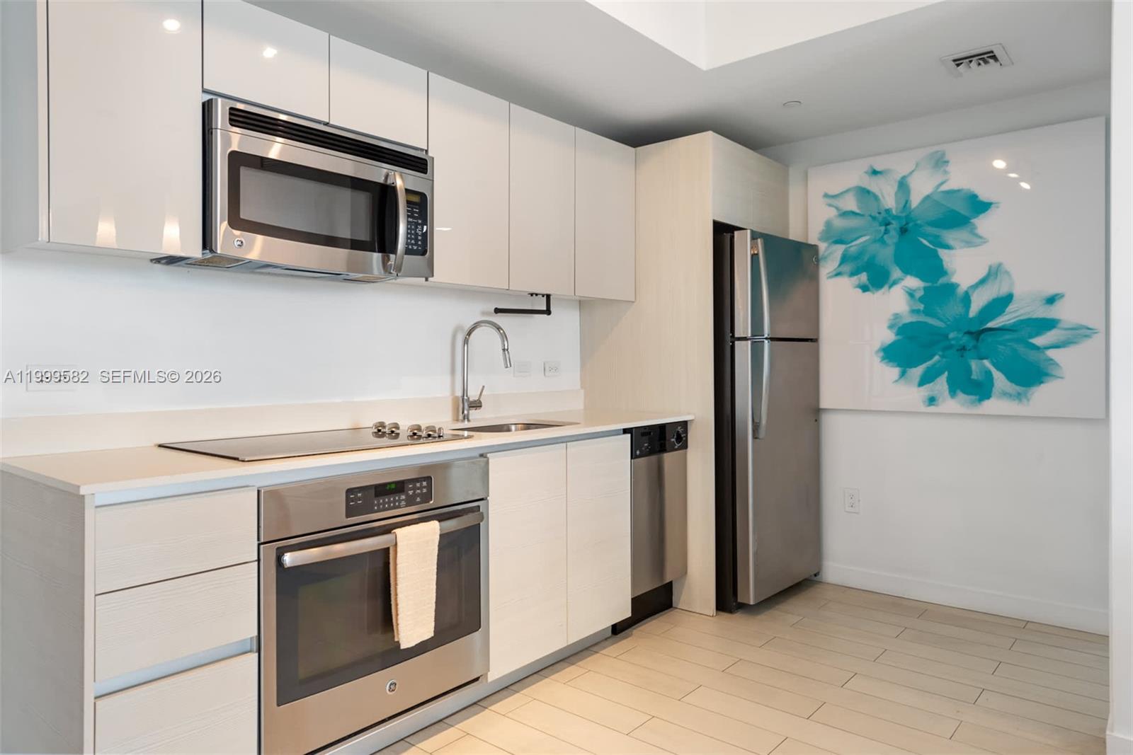 image Beachwalk Condominium9