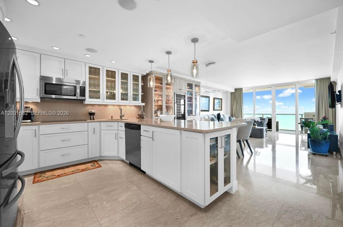 5601 Collins Ave #903