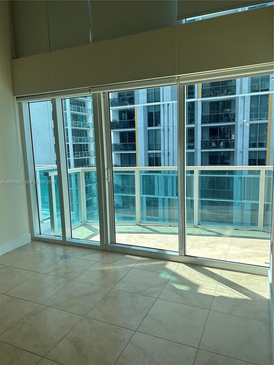 image Brickell on the River South4