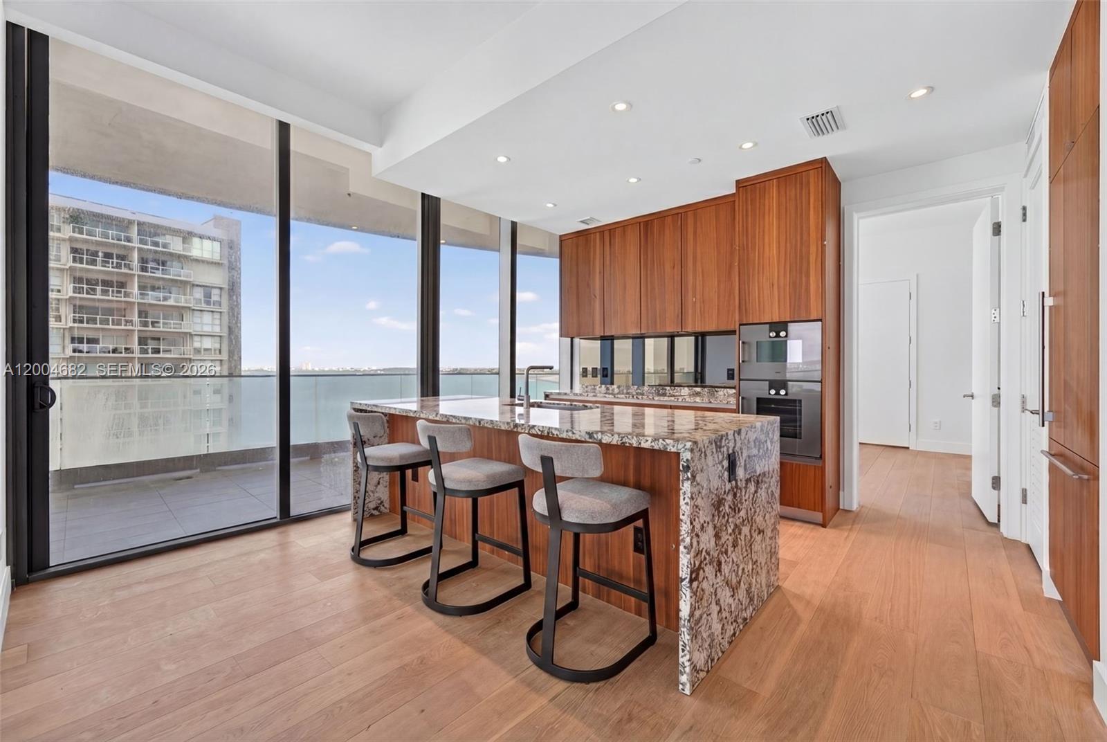 175 SE 25th Rd #1404 Miami, FL 33129