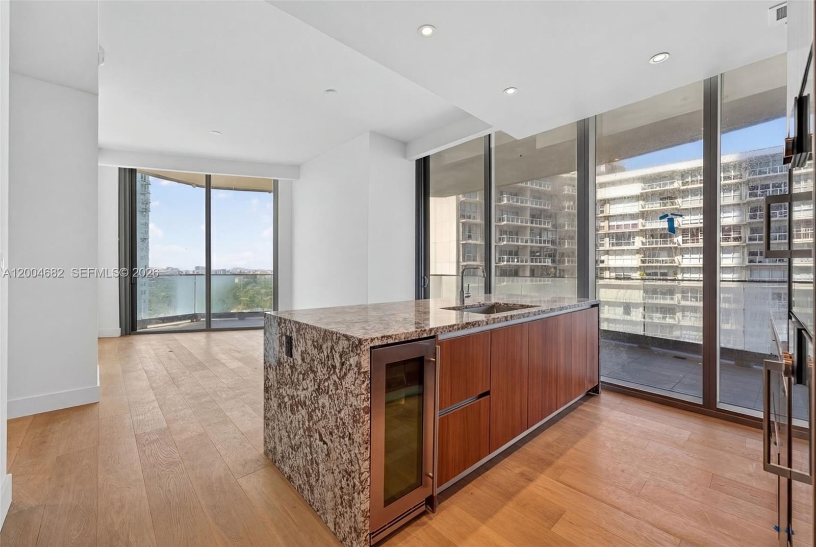 175 SE 25th Rd #1404 Miami, FL 33129