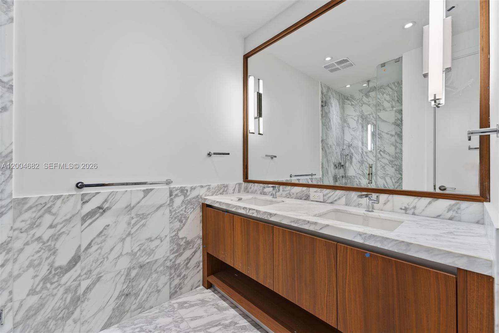 175 SE 25th Rd #1404 Miami, FL 33129