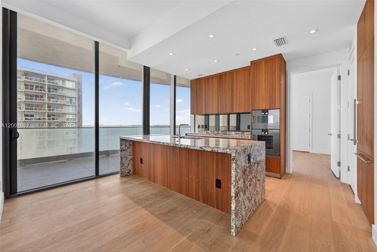 175 SE 25th Rd #1404 Miami, FL 33129