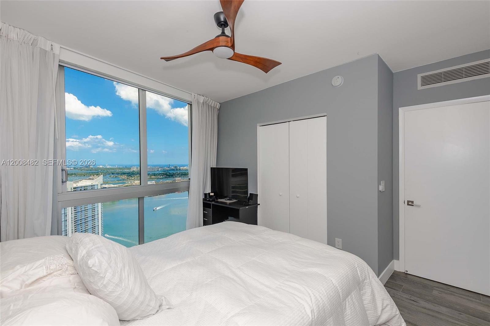 465 Brickell Ave #5101 Miami, FL 33131