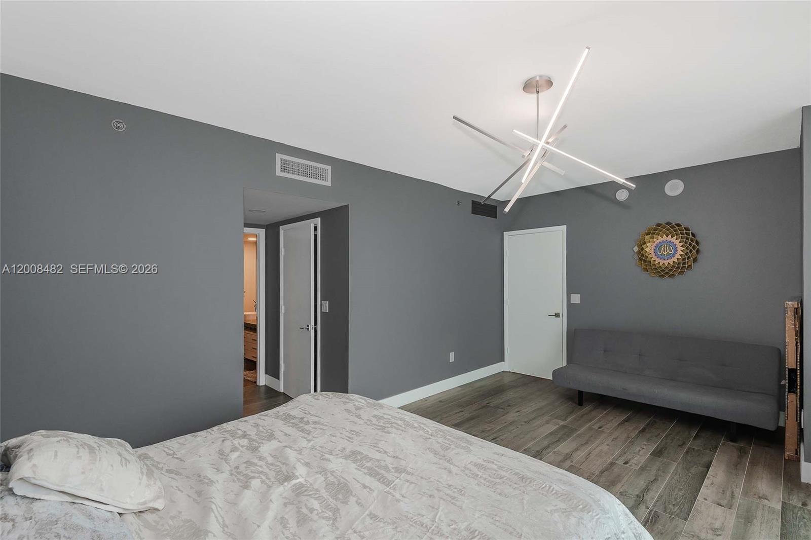 465 Brickell Ave #5101 Miami, FL 33131