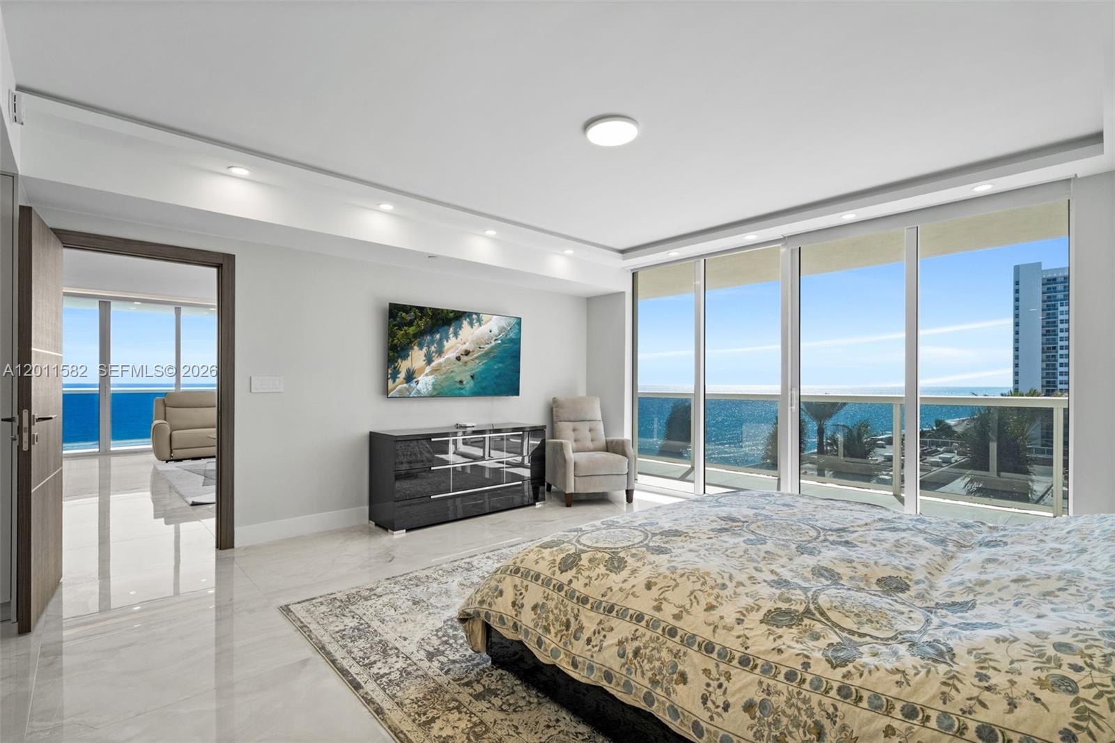image Beach Club 215