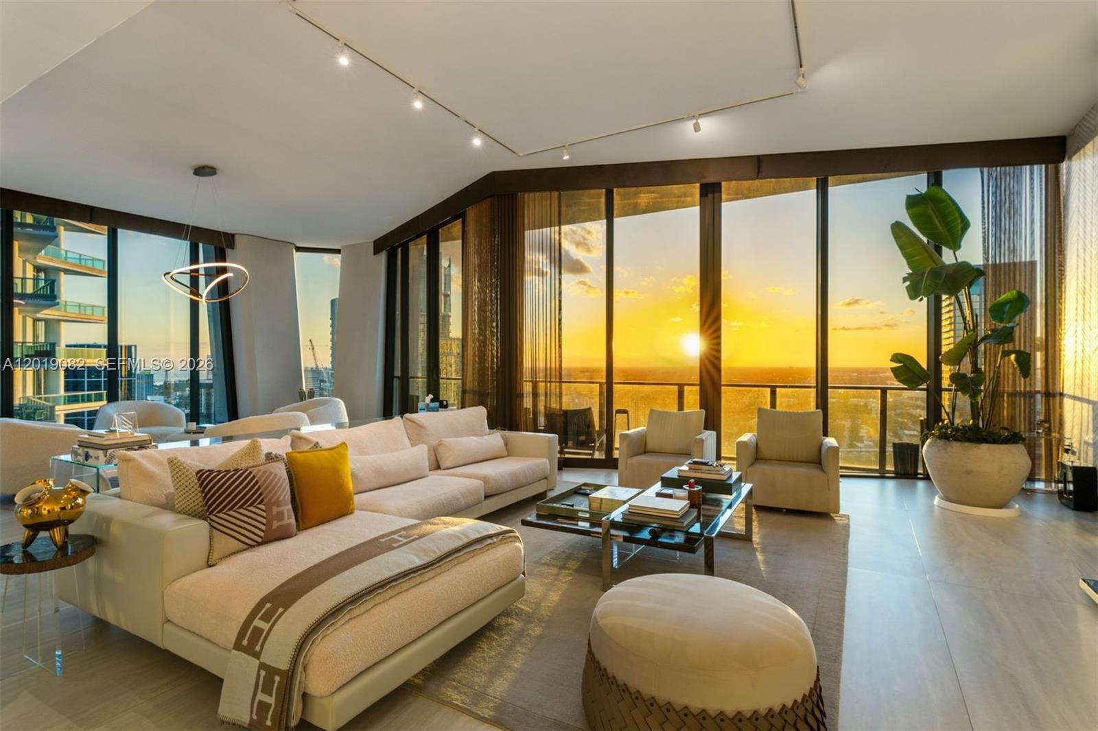 1000 Biscayne Blvd #5101 Miami, FL 33132