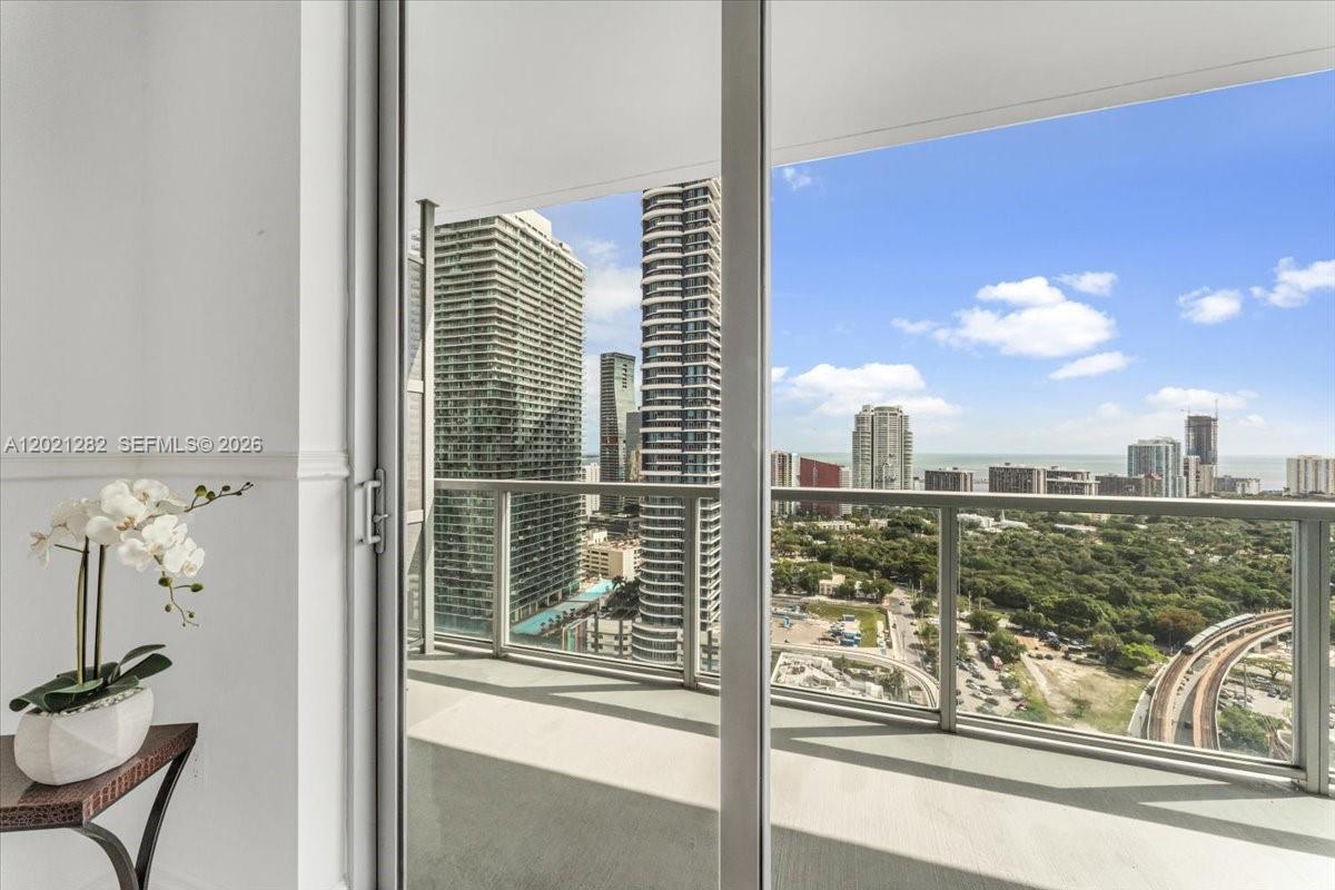 image Axis on Brickell South9