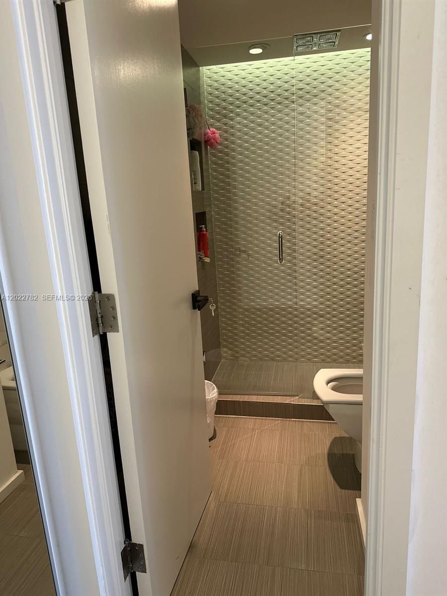 1450 Brickell Bay Dr #1907 Miami, FL 33131