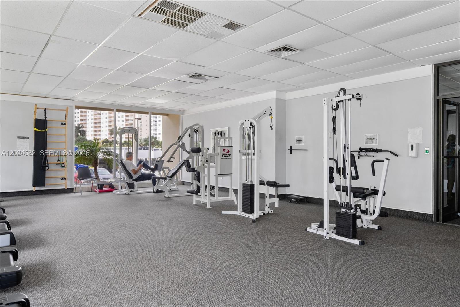 300 Bayview Dr #807 Sunny Isles Beach, FL 33160