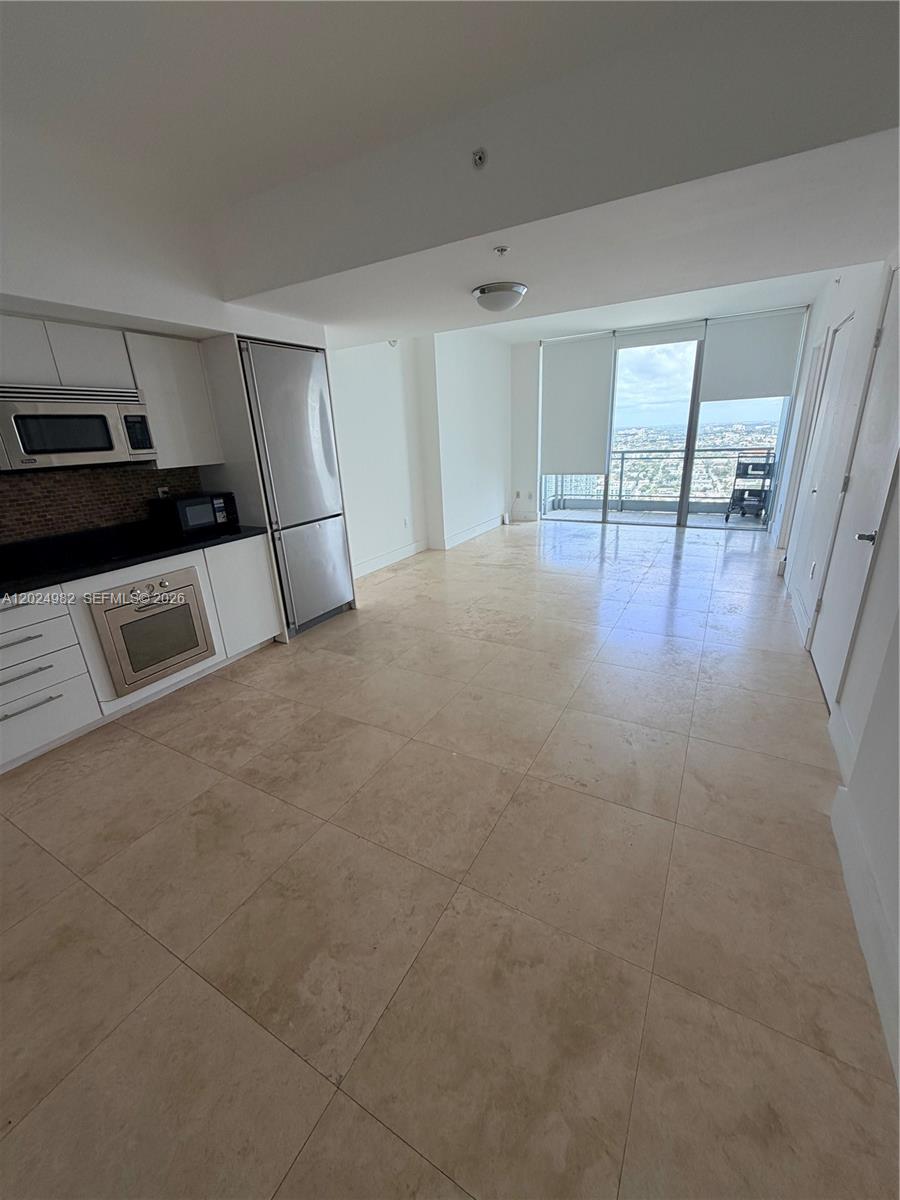 92 SW 3rd St #3909
