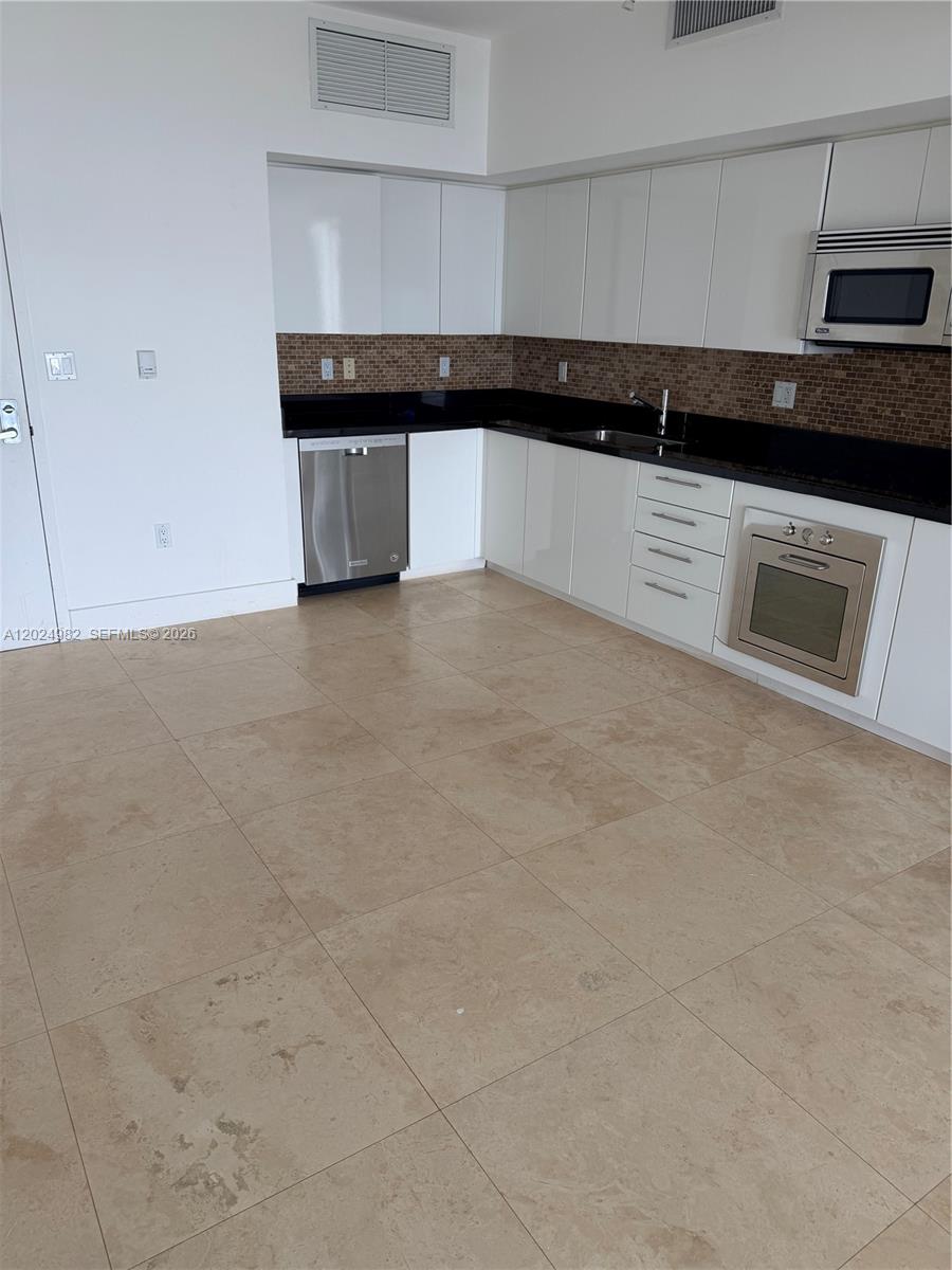 92 SW 3rd St #3909 Miami, FL 33130