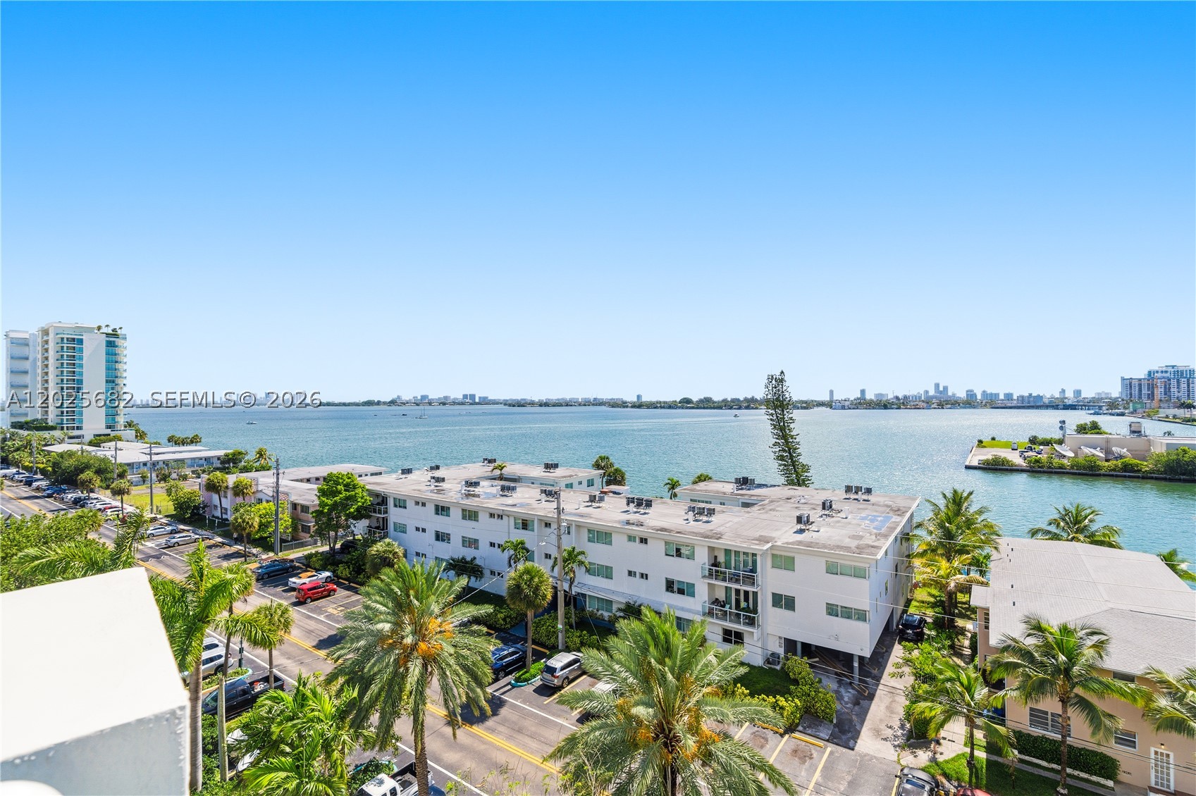 7910 Harbor Is Dr #704