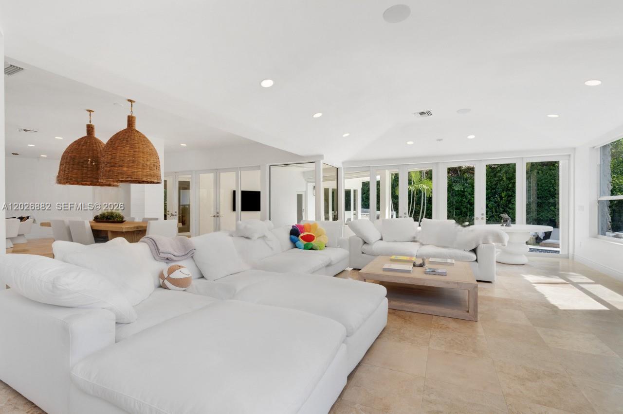 7155 E Lago Dr Coral Gables, FL 33143