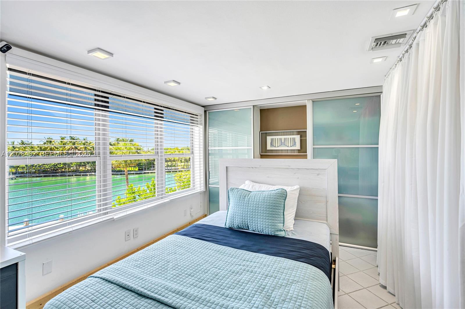 9102 W Bay Hbr Dr #3-C Bay Harbor Islands, FL 33154