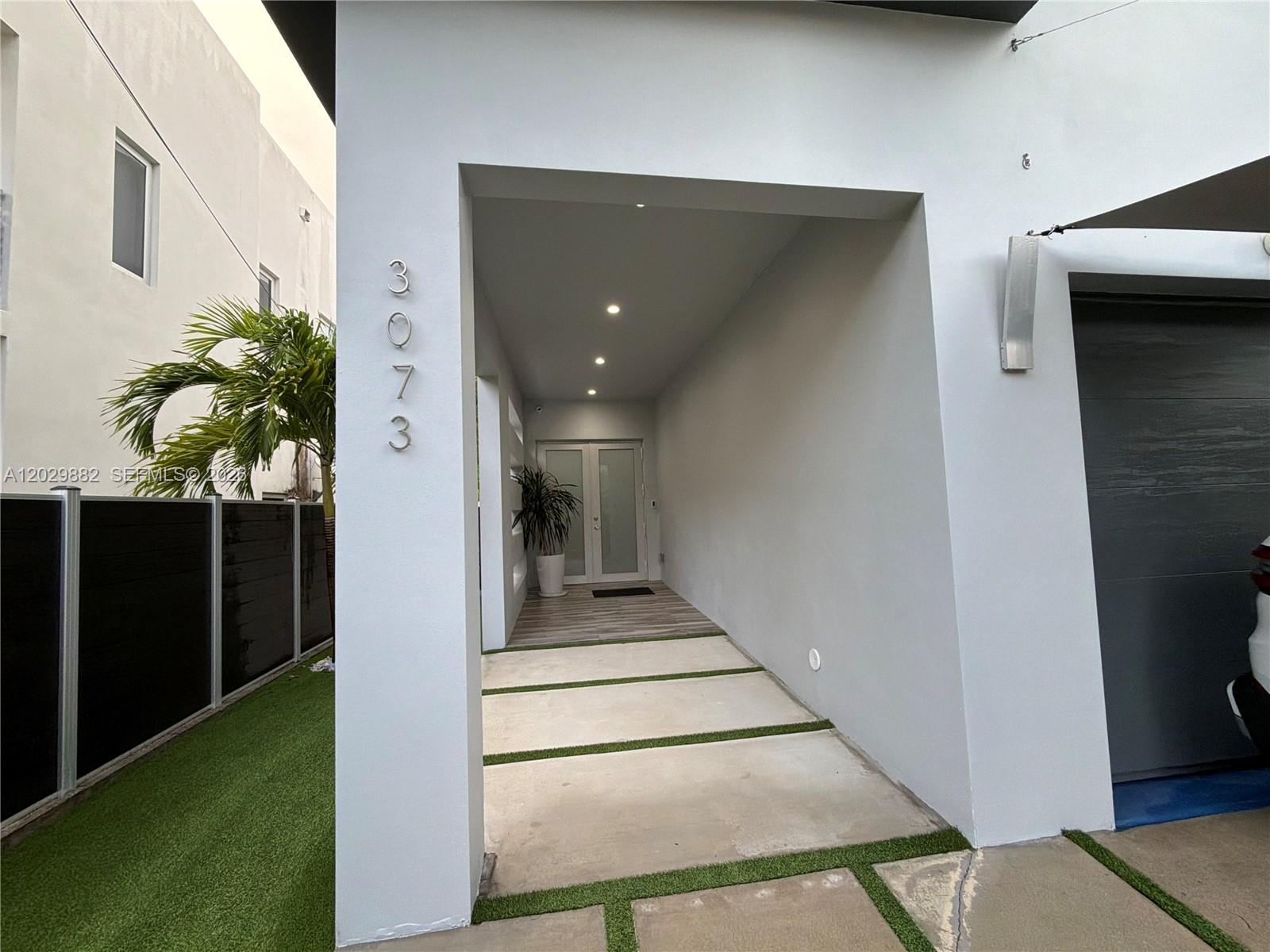 3073 Carter St Miami, FL 33133