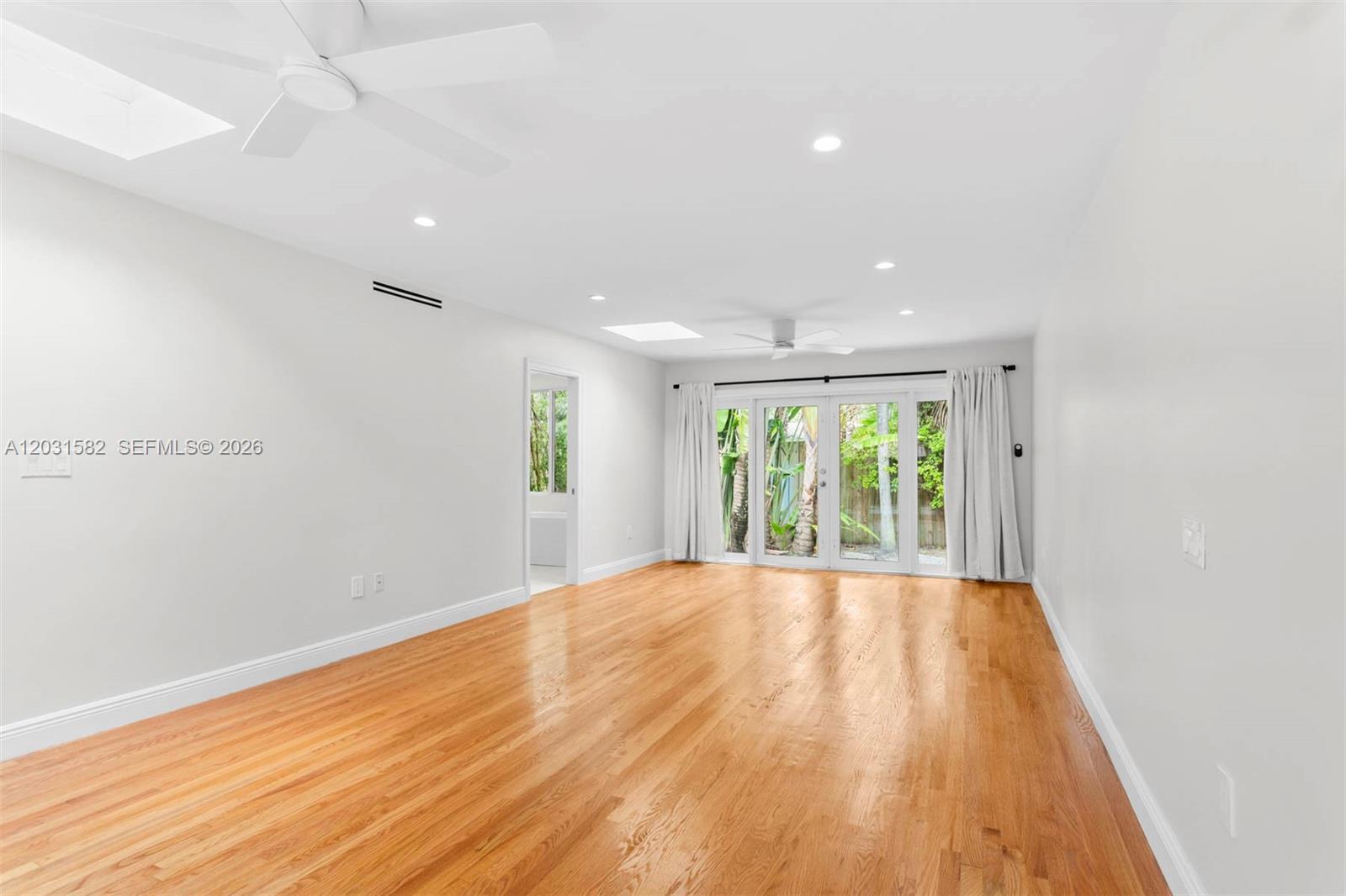 3945 Loquat Miami, FL 33133