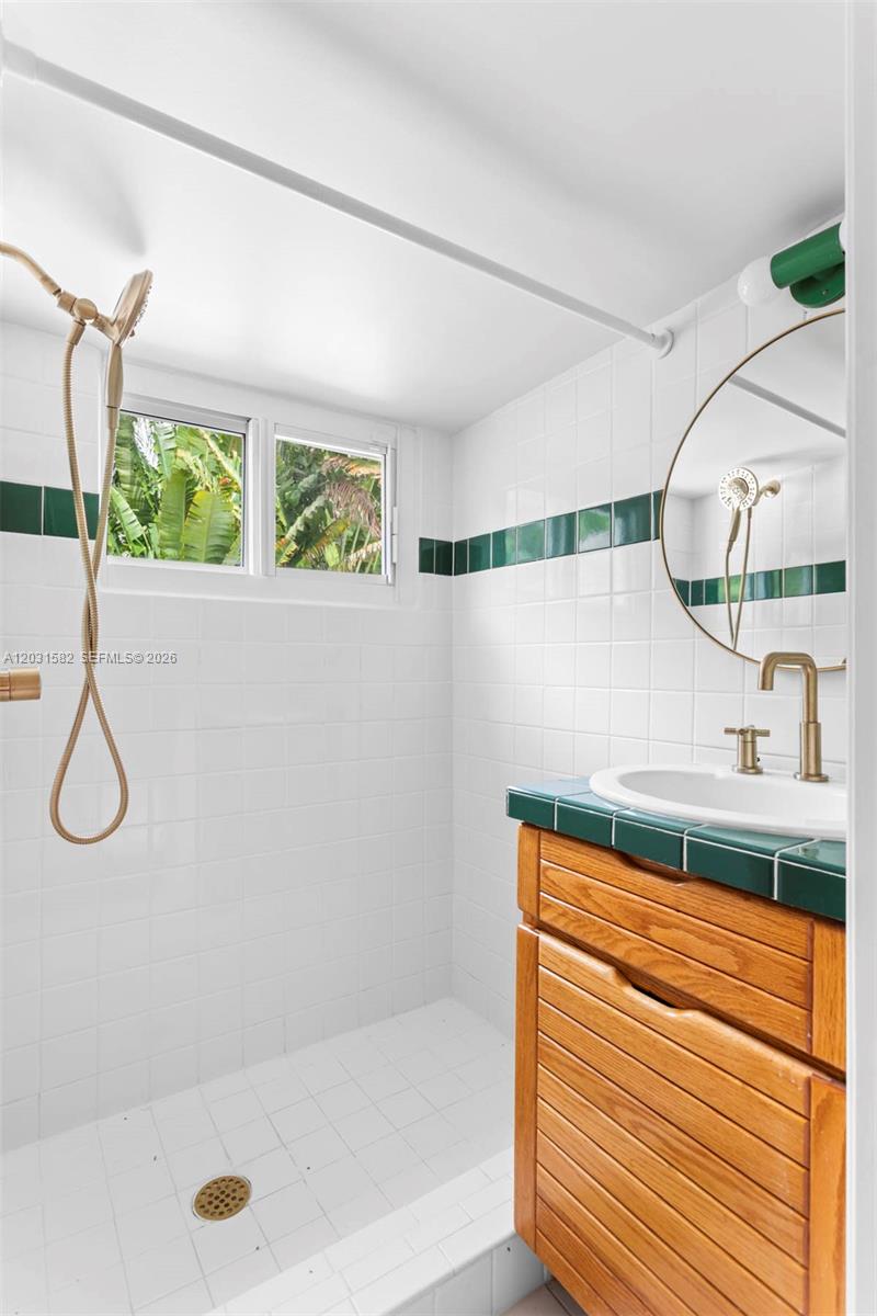 3945 Loquat Miami, FL 33133