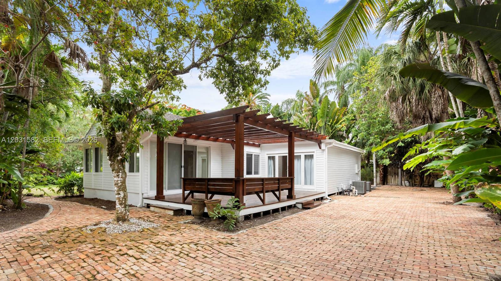 3945 Loquat Miami, FL 33133