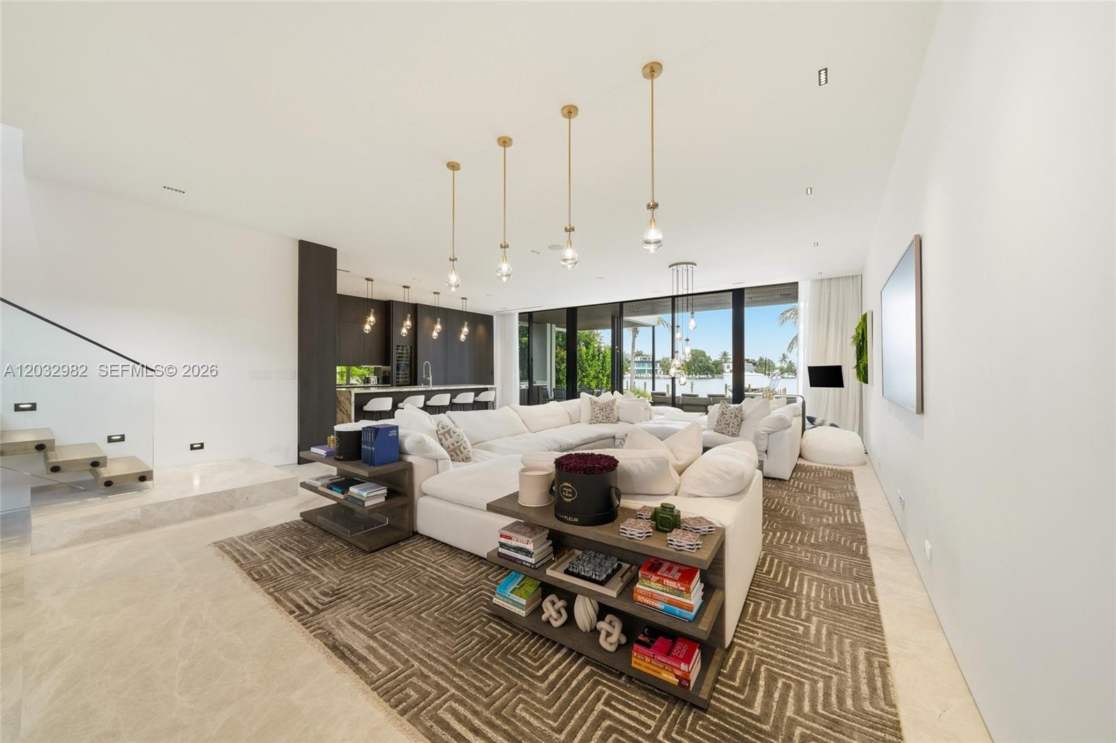1050 Stillwater Dr Miami Beach, FL 33141