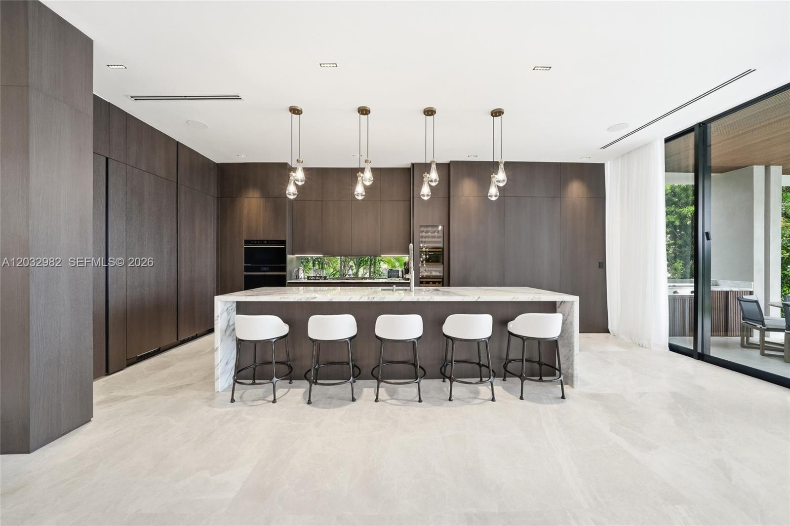 1050 Stillwater Dr Miami Beach, FL 33141