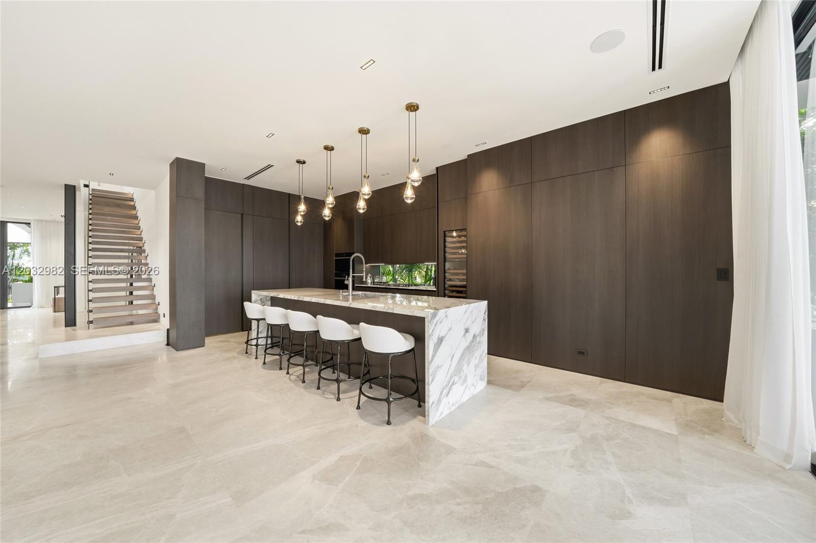 1050 Stillwater Dr Miami Beach, FL 33141