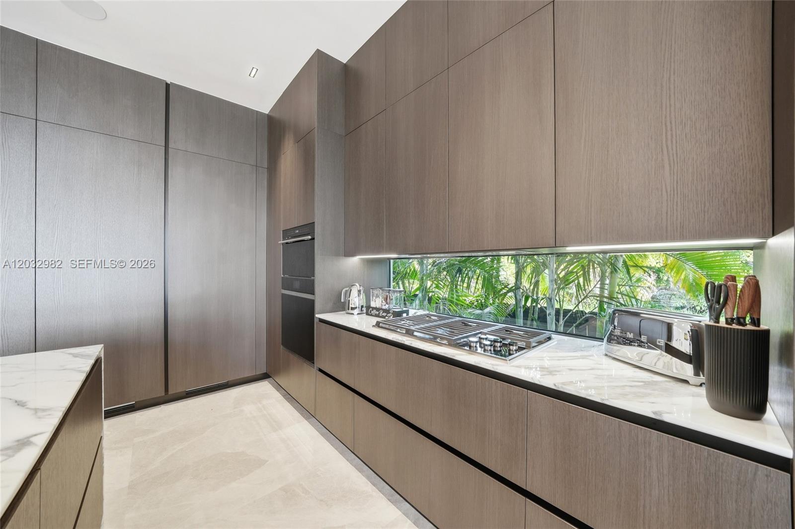 1050 Stillwater Dr Miami Beach, FL 33141