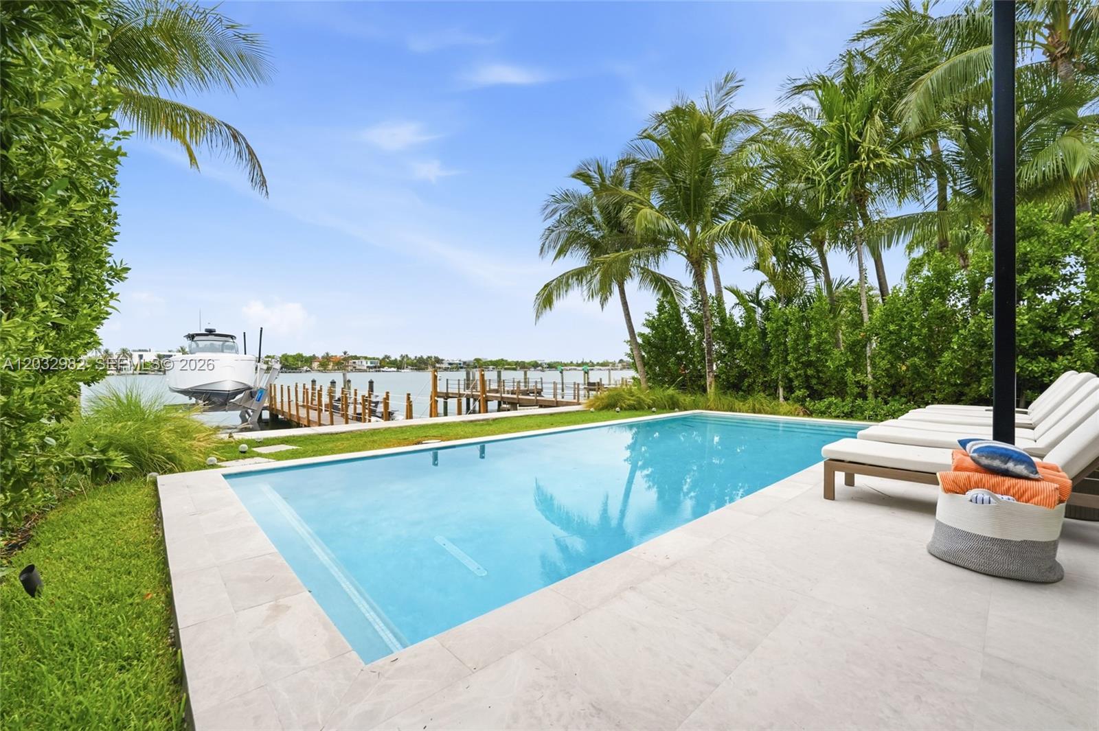 1050 Stillwater Dr Miami Beach, FL 33141
