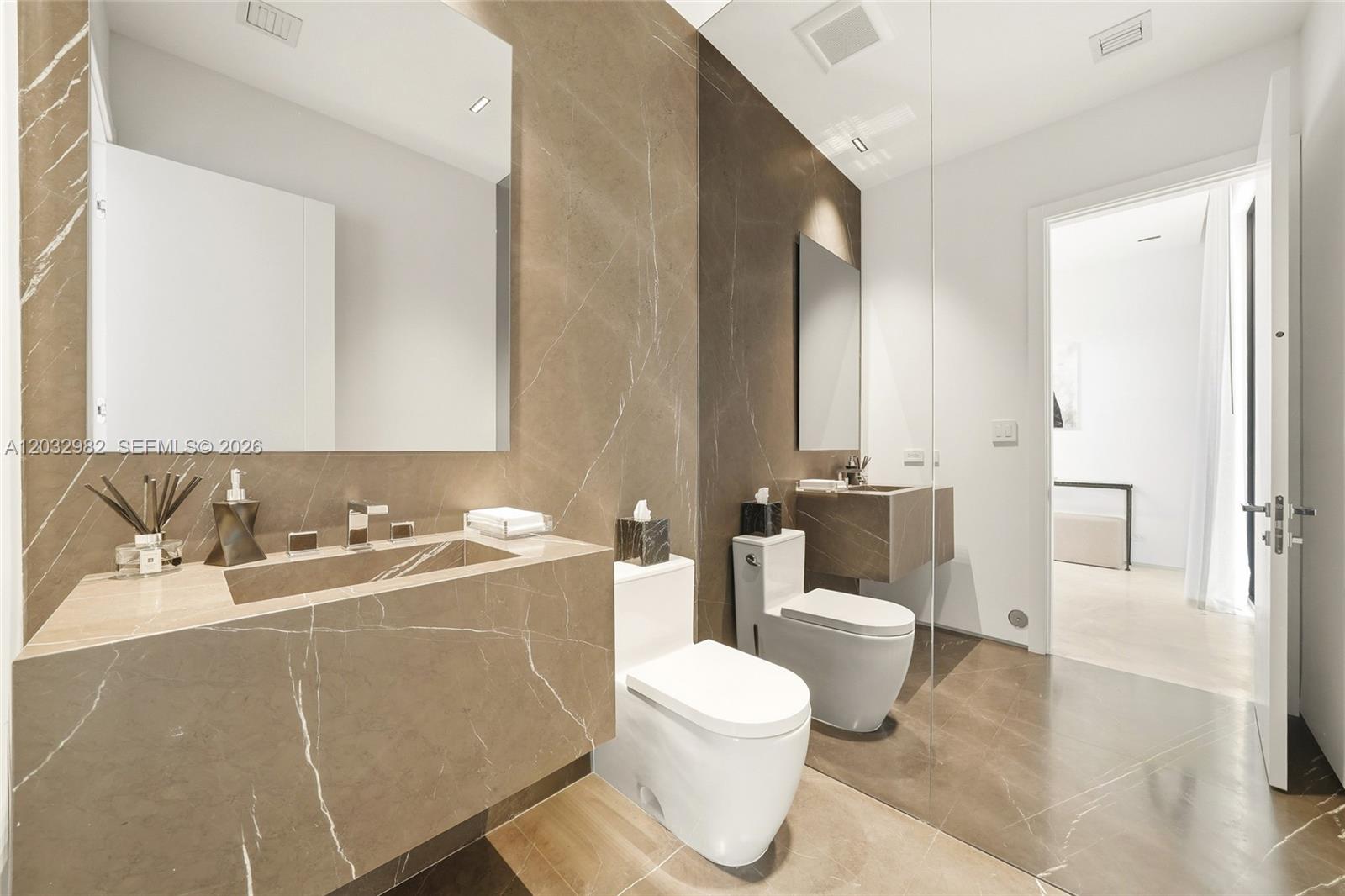 1050 Stillwater Dr Miami Beach, FL 33141