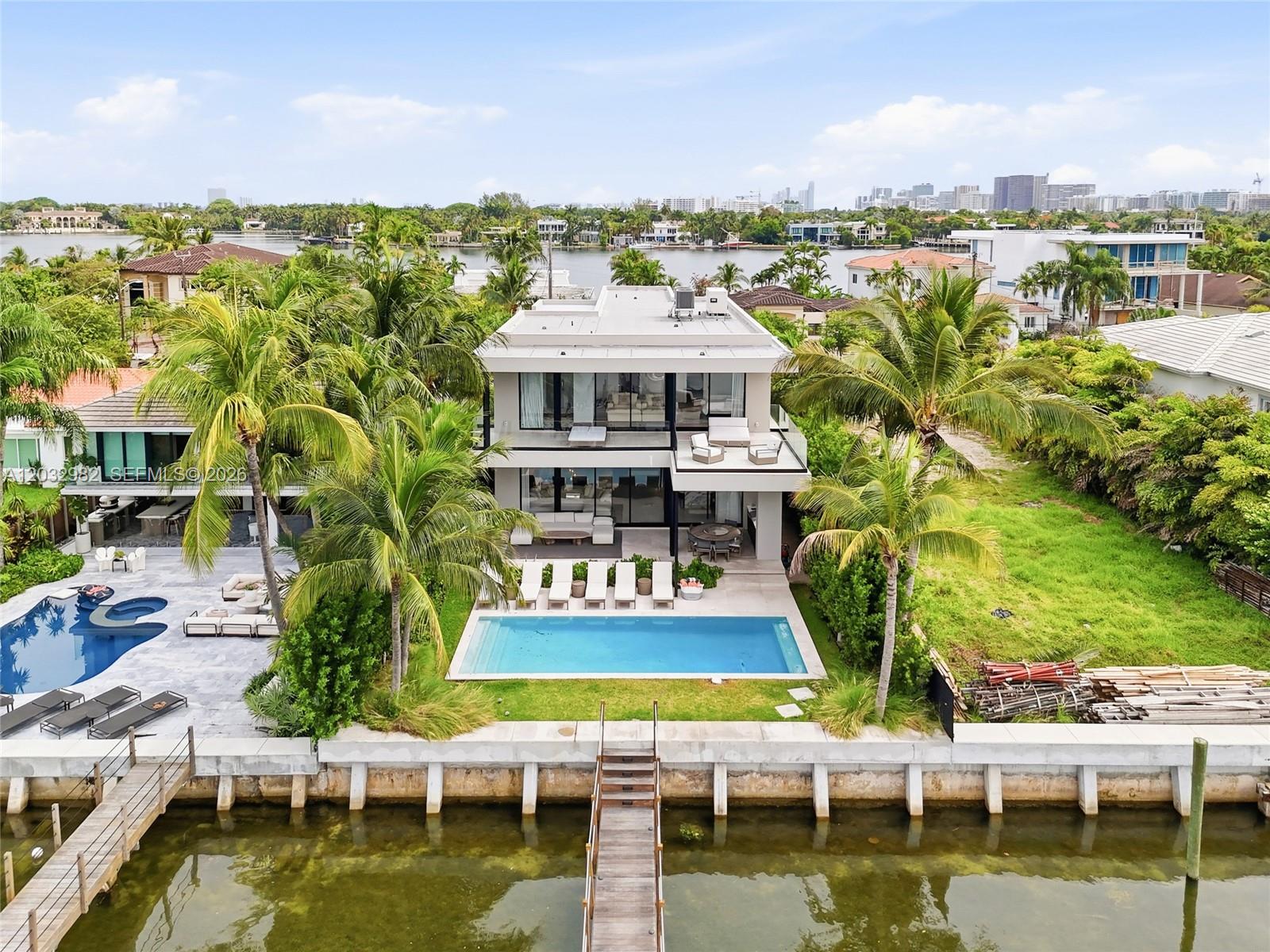 1050 Stillwater Dr Miami Beach, FL 33141