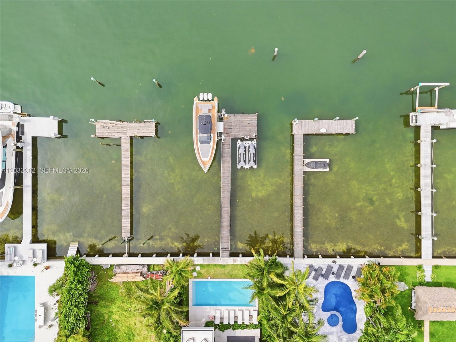 1050 Stillwater Dr Miami Beach, FL 33141