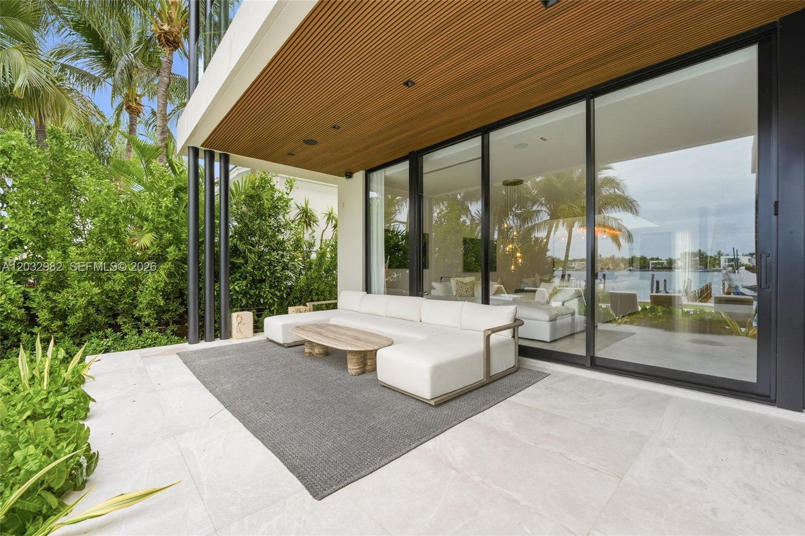 1050 Stillwater Dr Miami Beach, FL 33141
