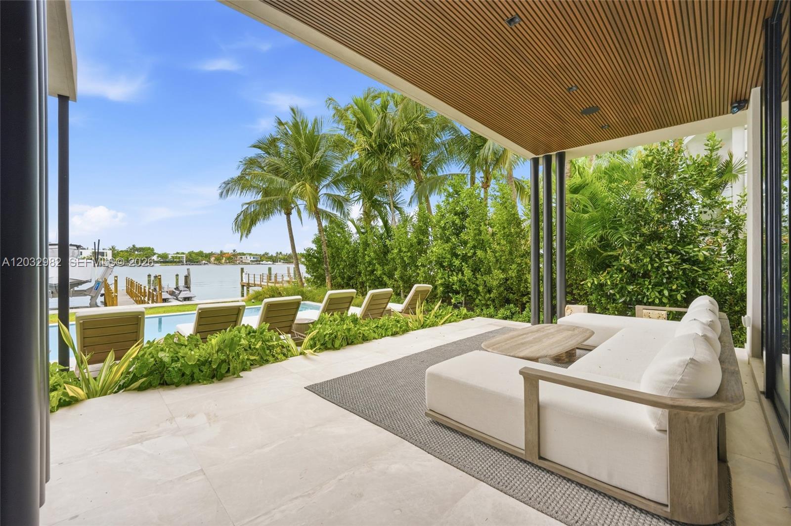 1050 Stillwater Dr Miami Beach, FL 33141