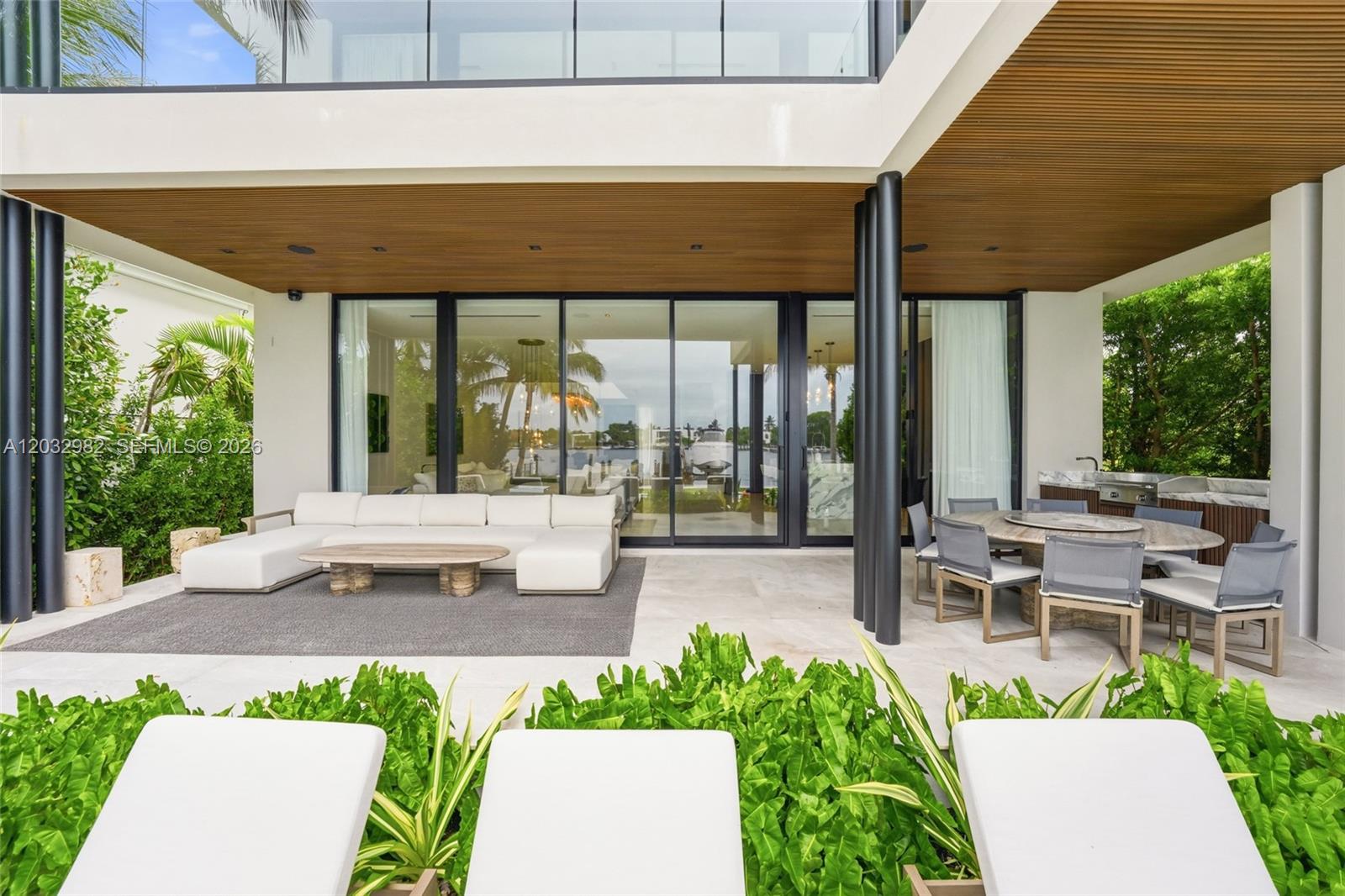 1050 Stillwater Dr Miami Beach, FL 33141