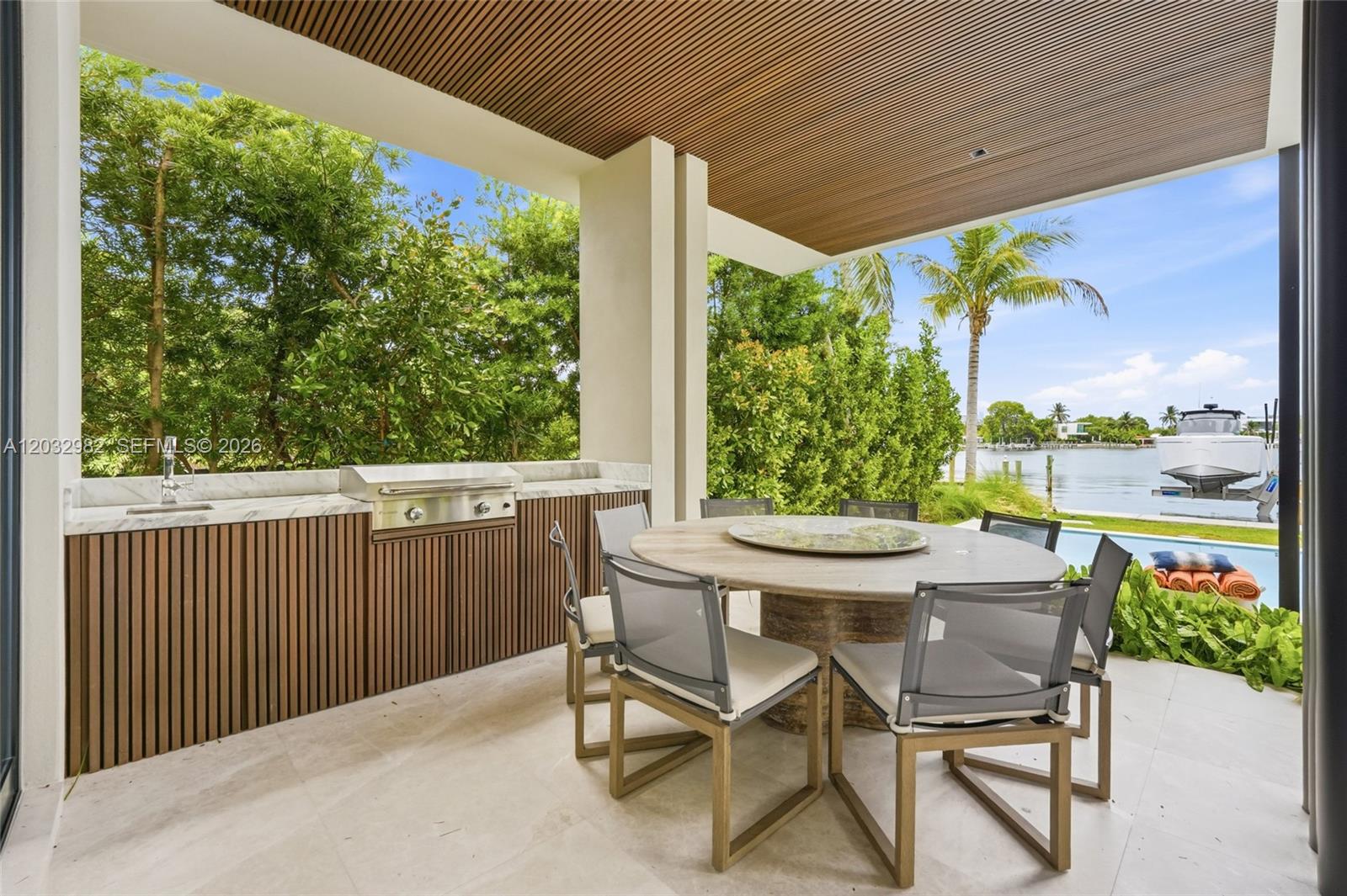 1050 Stillwater Dr Miami Beach, FL 33141