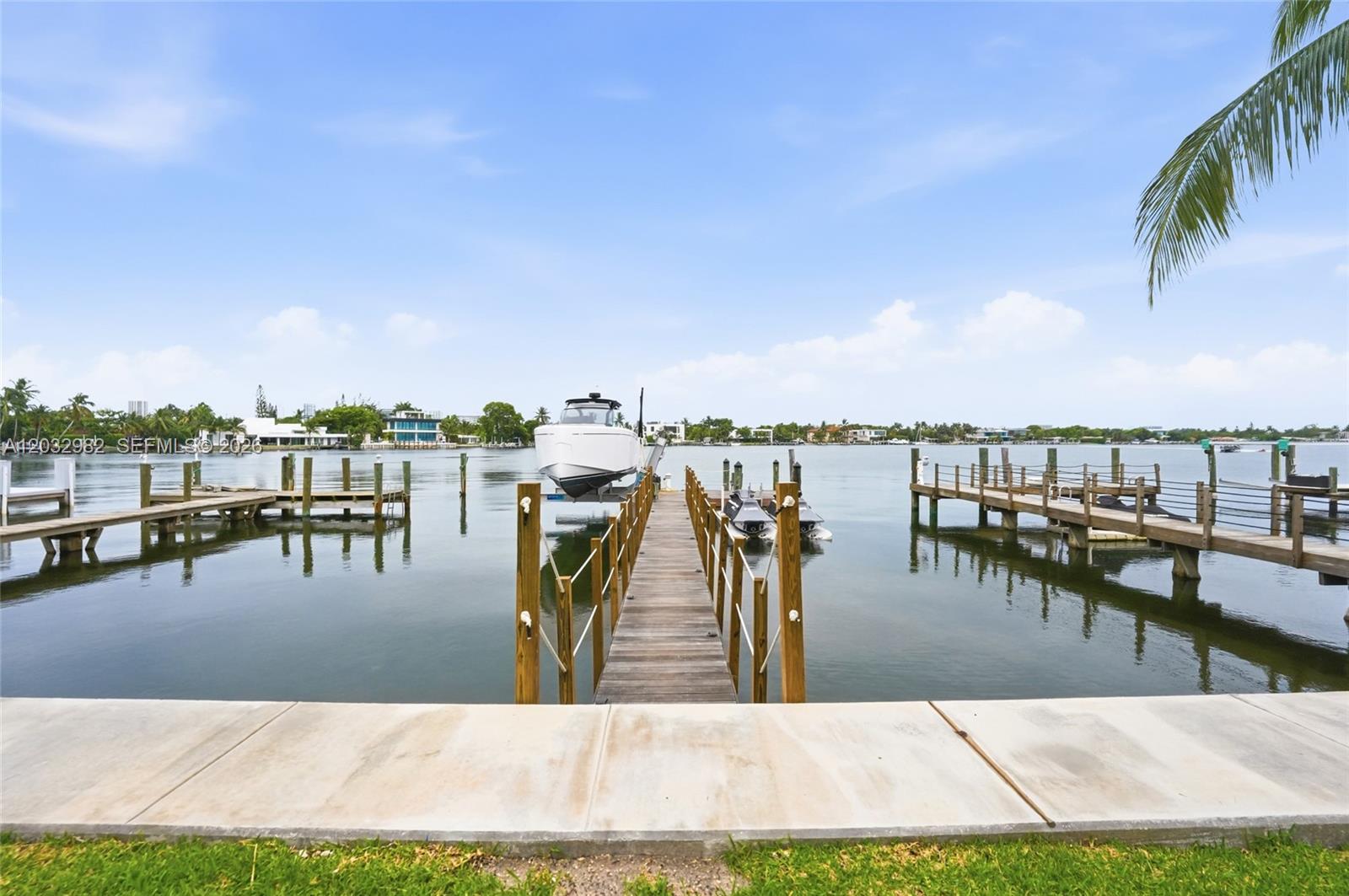 1050 Stillwater Dr Miami Beach, FL 33141