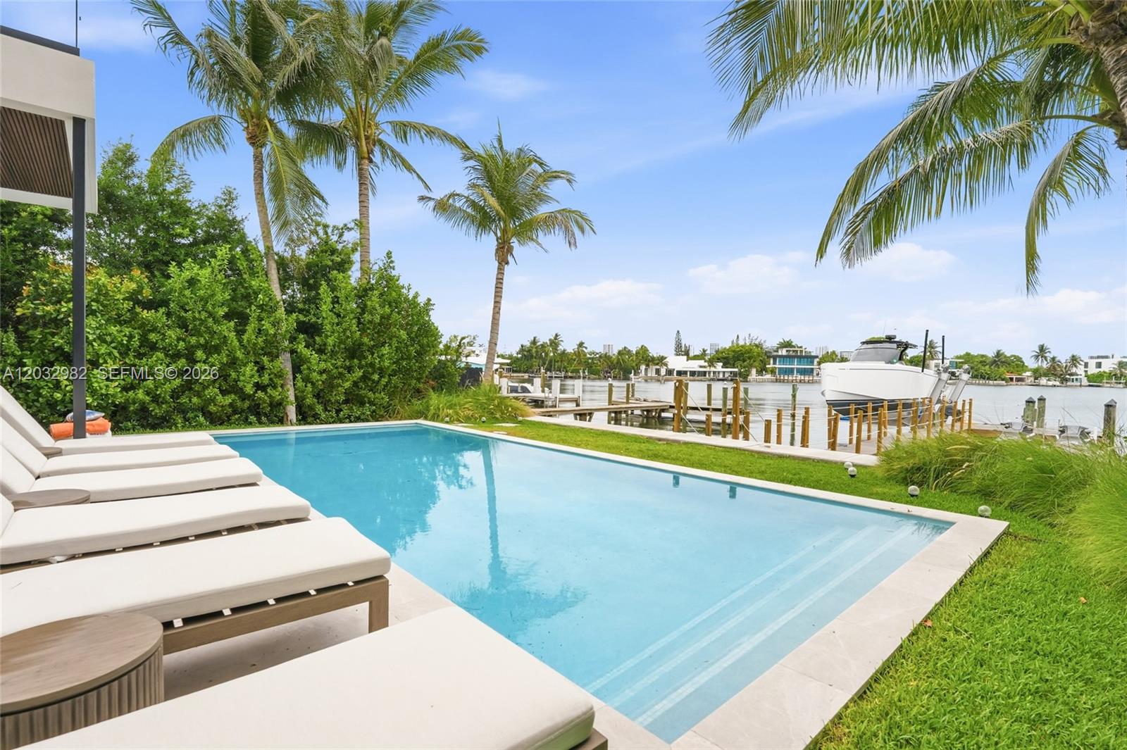 1050 Stillwater Dr Miami Beach, FL 33141