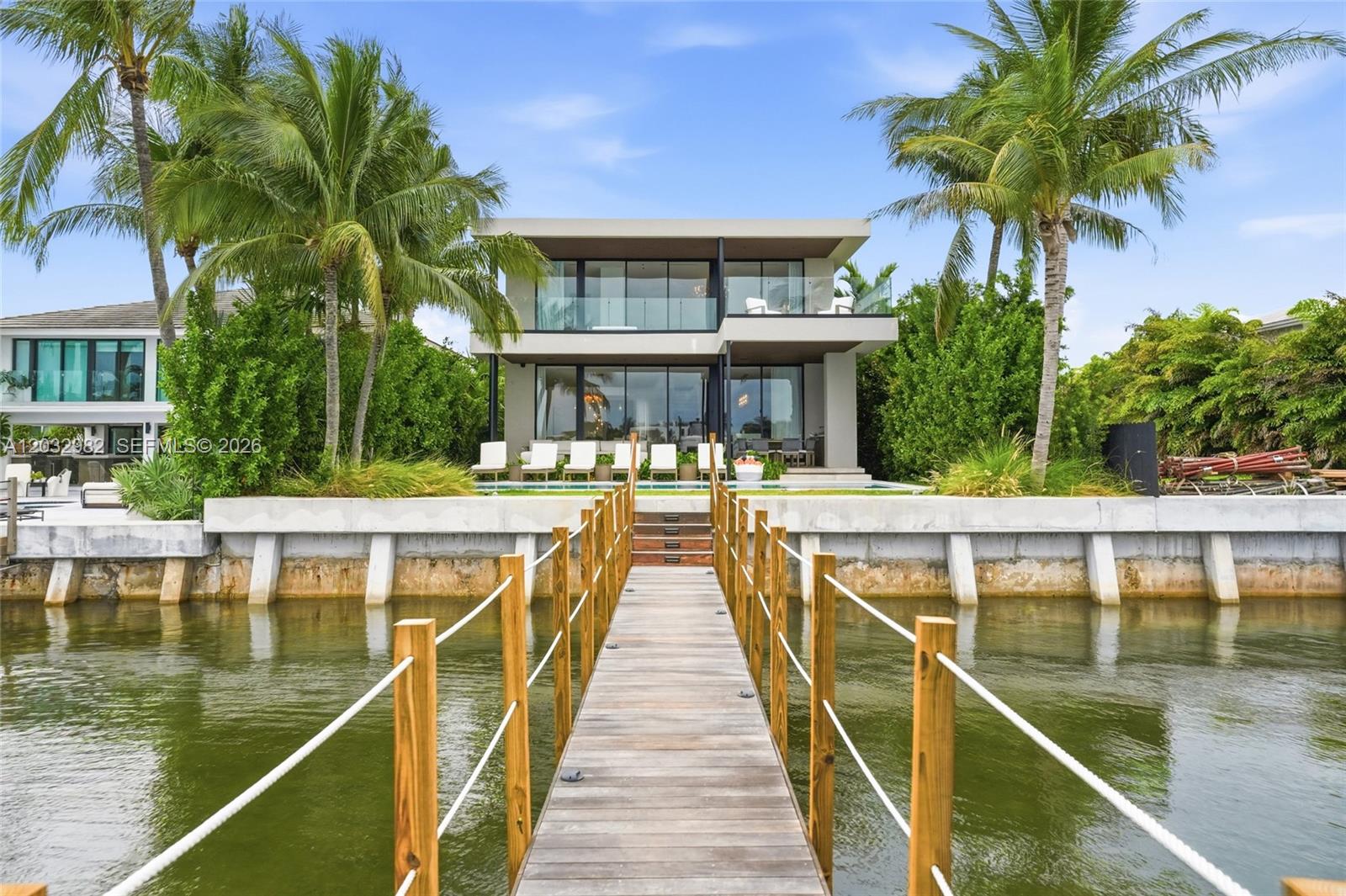 1050 Stillwater Dr Miami Beach, FL 33141