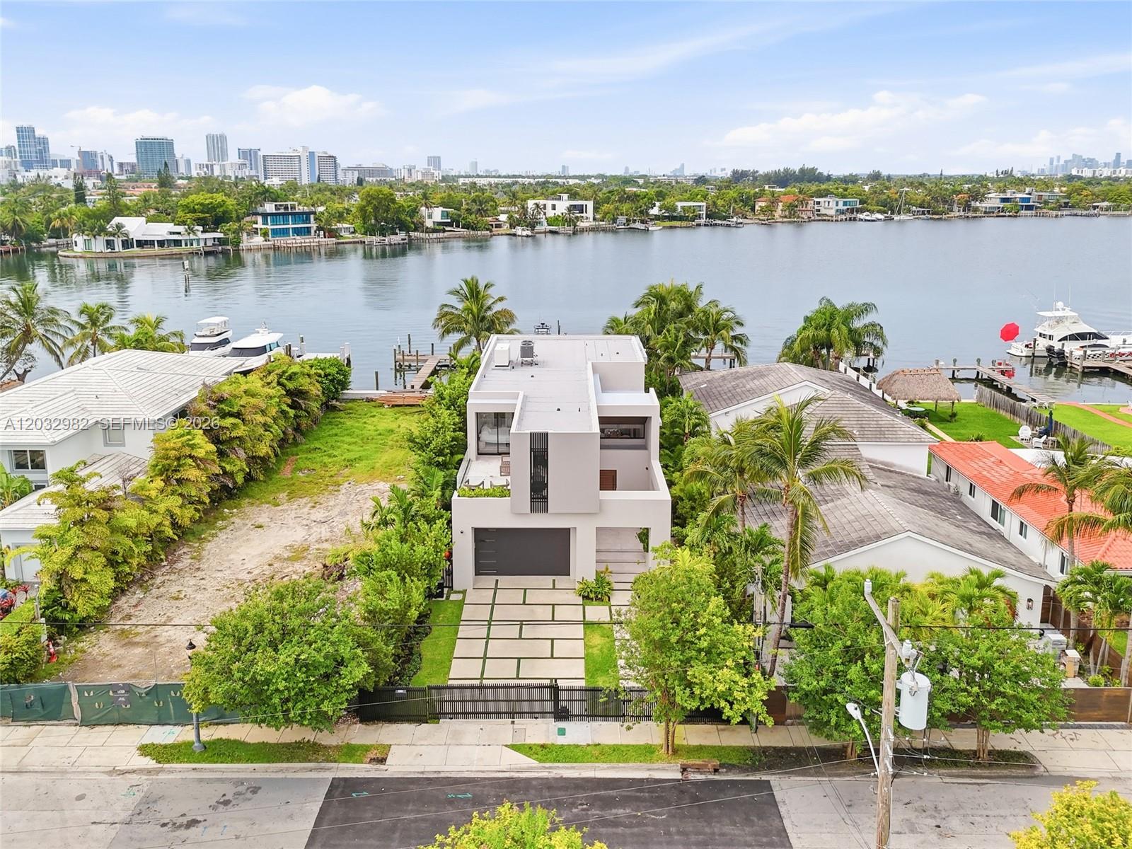 1050 Stillwater Dr Miami Beach, FL 33141