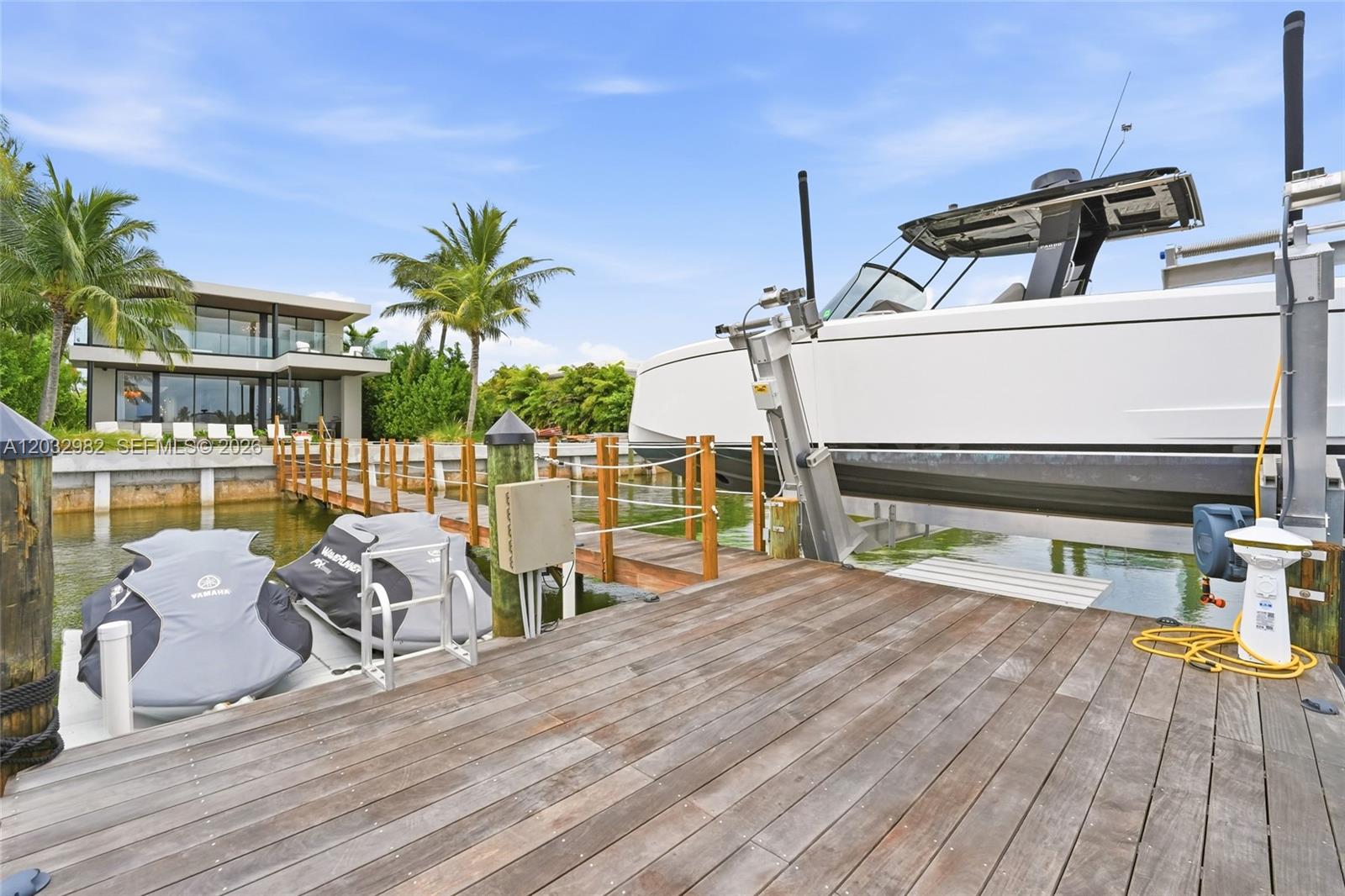 1050 Stillwater Dr Miami Beach, FL 33141